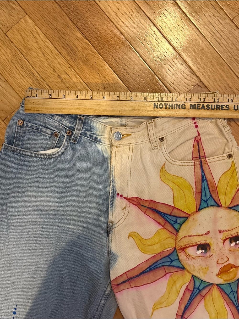 Vtg Levi's 560 Jeans Hand Painted 34x30 Loose Tapered Celestial Art Sun Festival - Picture 4 of 12